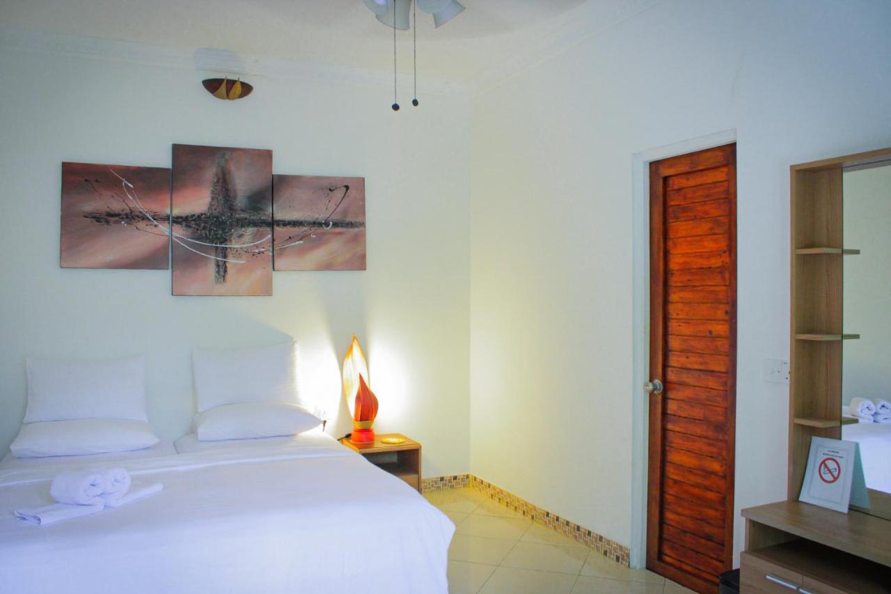 Aloha Beach Inn Himmafushi Extérieur photo